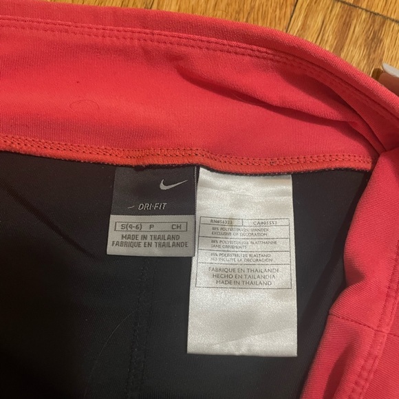 Nike Dry-Fit Women’s Capri Black Leggings Size S - Picture 3 of 4